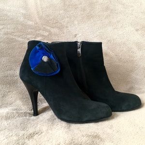Black Suede Booties w detachable 🌺+ choose a gift